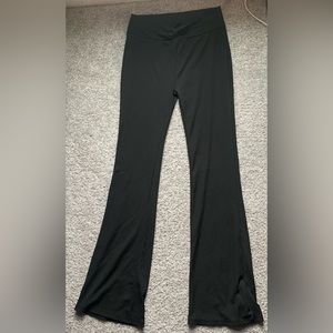 I’m selling a v shape,ribbed flare leggings with a tie